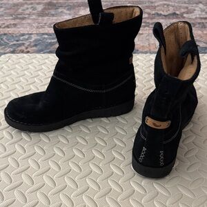 Clarks Unstructured Slouch Ashburn slouch boots in Black Suede